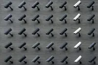 Malgré les alertes et un bilan en demi-teinte, le gouvernement veut prolonger la vidéosurveillance dopée à l’IA
