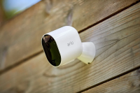 Amazon propose 40 % de remise sur ce kit de vidéosurveillance Arlo, composé de 3 caméras 4K et d’un Smarthub